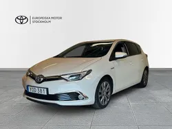 Vit Begagnad 2017 Toyota Auris Hybrid Executive Halvkombi | 169 900 kr (Marknadspris)