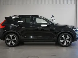 Svart Begagnad 2022 Volvo XC40 Core SUV | 334 900 kr
