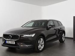Grå Begagnad 2024 Volvo V60 CC Core Kombi | 404 800 kr (Superpris)