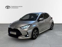 Mörkgrå Begagnad 2024 Toyota Yaris Hybrid Active Halvkombi | 239 900 kr (Marknadspris)