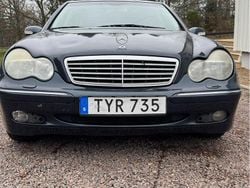 Svart Begagnad 2003 Mercedes C200 Elegance Kombi | 12 000 kr (Marknadspris)