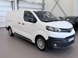 Vit Begagnad 2022 Toyota Proace Van | 319 900 kr (Marknadspris)