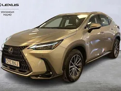 Ljusgrå Begagnad 2024 Lexus NX350h Business Edition SUV | 479 000 kr (Marknadspris)