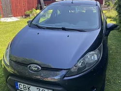 Grå Begagnad 2010 Ford Fiesta Trend Halvkombi | 29 000 kr (Marknadspris)