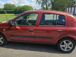 Röd Begagnad 2005 Renault Clio R.S. Expression Halvkombi | 20 000 kr (Marknadspris)