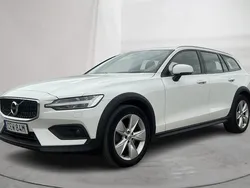 Vit Begagnad 2021 Volvo V60 CC Kombi | 269 000 kr (Marknadspris)