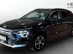 Svart (black) Begagnad 2023 Kia Niro Advance SUV | 304 900 kr (Bra pris)