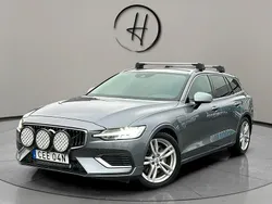 Grå Begagnad 2021 Volvo V60 Momentum Kombi | 280 000 kr (Marknadspris)