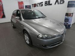 Flerfärgad (silver) Begagnad 2007 Alfa Romeo 147 Distinctive Halvkombi | 24 900 kr