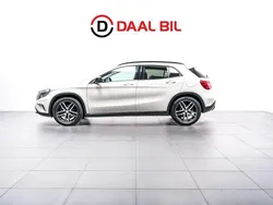 Vit Begagnad 2016 Mercedes GLA200 SUV | 239 700 kr (Marknadspris)