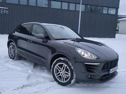 Grå Begagnad 2017 Porsche Macan Sport SUV | 375 000 kr (Marknadspris)