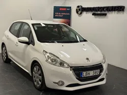Vit Begagnad 2012 Peugeot 208 Halvkombi | 49 900 kr (Marknadspris)