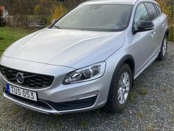 Silver Begagnad 2018 Volvo V60 CC Momentum Kombi | 260 000 kr (Superpris)