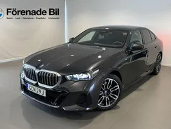 Grå Begagnad 2024 BMW 530e M Sport Sedan | 649 000 kr (Superpris)
