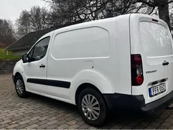 Vit Begagnad 2017 Peugeot Partner Minibuss | 79 000 kr (Lite dyr)