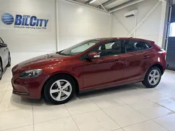 Röd Begagnad 2017 Volvo V40 Kinetic Kombi | 169 900 kr (Marknadspris)