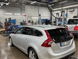 Grå Begagnad 2013 Volvo V60 Momentum Kombi | 99 000 kr (Marknadspris)