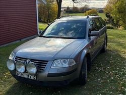Grå Begagnad 2002 VW Passat Trendline Kombi | 10 000 kr (Marknadspris)