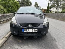 Svart Begagnad 2003 Honda Jazz Halvkombi | 17 900 kr (Marknadspris)
