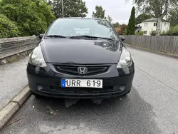Svart Begagnad 2003 Honda Jazz Halvkombi | 17 900 kr (Bra pris)