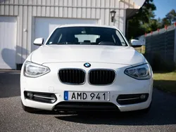 Vit Begagnad 2014 BMW 118 Sport Line Halvkombi | 95 000 kr (Superpris)