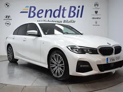 Grå Begagnad 2020 BMW 330e M Sport Sedan | 294 500 kr (Marknadspris)