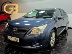 Mörkblå (blå) Begagnad 2009 Toyota Avensis Executive Kombi | 69 900 kr (Marknadspris)