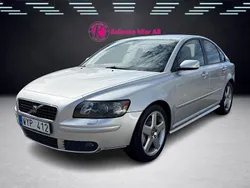 Ljusgrå Begagnad 2005 Volvo S40 Kinetic Sedan | 34 900 kr (Marknadspris)