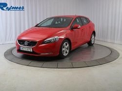 Passion röd Begagnad 2015 Volvo V40 Kinetic Kombi | 99 800 kr (Marknadspris)