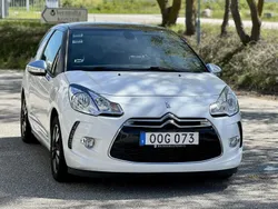 Vit Begagnad 2014 Citroën DS3 Halvkombi | 64 900 kr (Marknadspris)