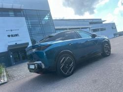 Blå Begagnad 2024 Peugeot e-3008 Ultimate SUV | 429 900 kr (Marknadspris)