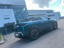 Blå Begagnad 2024 Peugeot e-3008 Ultimate SUV | 434 900 kr