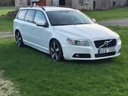 Vit Begagnad 2008 Volvo V70 Momentum Kombi | 29 000 kr (Bra pris)