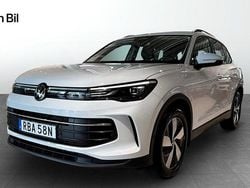 Vit Begagnad 2024 VW Tiguan Life SUV | 379 900 kr (Lite dyr)
