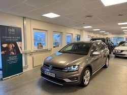 Grå Begagnad 2016 VW Golf Alltrack Kombi | 154 900 kr (Marknadspris)