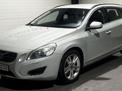 Vit Begagnad 2011 Volvo V60 Momentum Kombi | 79 900 kr (Bra pris)