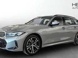 Grå (grey) Begagnad 2025 BMW 330e M Sport Kombi | 584 700 kr (Superpris)