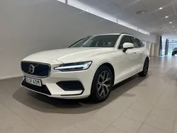 Vit Begagnad 2023 Volvo V60 Core Kombi | 349 500 kr (Marknadspris)