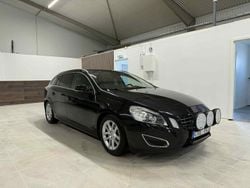 Svart Begagnad 2011 Volvo V60 Momentum Kombi | 109 900 kr (Marknadspris)