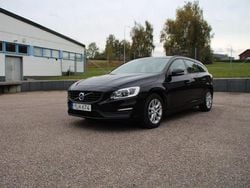 Svart Begagnad 2018 Volvo V60 Kinetic Kombi | 159 900 kr (Marknadspris)