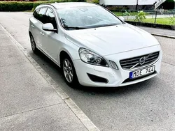 Vit Begagnad 2012 Volvo V60 Momentum Kombi | 75 000 kr (Marknadspris)