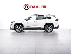 Vit Begagnad 2021 Toyota RAV4 Hybrid SUV | 319 700 kr (Bra pris)