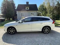 Vit Begagnad 2016 Volvo V60 Momentum Kombi | 149 000 kr (Dyr)