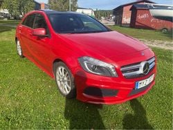 Röd Begagnad 2013 Mercedes A180 AMG Halvkombi | 128 000 kr (Marknadspris)