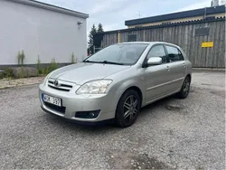 Silver Begagnad 2005 Toyota Corolla Halvkombi | 36 000 kr (Bra pris)
