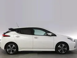 Vit Begagnad 2020 Nissan Leaf Halvkombi | 150 000 kr (Marknadspris)