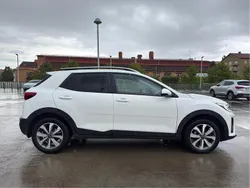 Vit Begagnad 2024 Kia Stonic Advance SUV | 250 000 kr (Lite dyr)