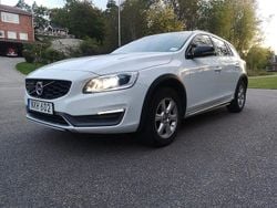 Vit Begagnad 2016 Volvo V60 CC Momentum Kombi | 159 000 kr (Bra pris)