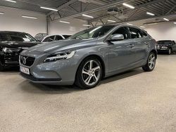 Grå Begagnad 2017 Volvo V40 Momentum Kombi | 139 000 kr (Marknadspris)