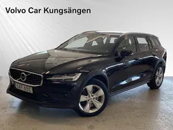 Svart Begagnad 2020 Volvo V60 CC Kombi | 239 900 kr (Marknadspris)